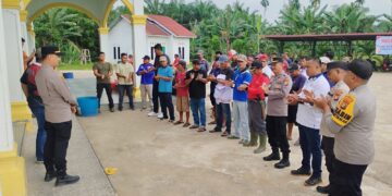 Polsek Ukui Bersama Buruh Rayakan May Day dengan Aksi Hijau dan Bhakti Sosial Di Kecamatan Ukui