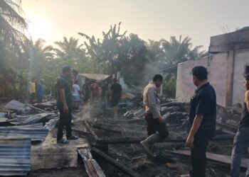 Diduga Akibat Korsleting Listrik, Rumah Semi Permanen di Pangkalan Lesung Pelalawan Terbakar
