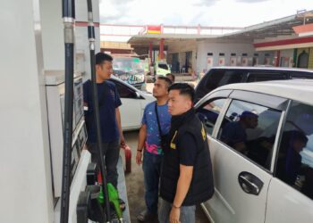 Kapolsek Ukui Turun Langsung, Cek Stok BBM di SPBU: Antrian Dipicu Keterlambatan Distribusi dan Kuota Menyusut