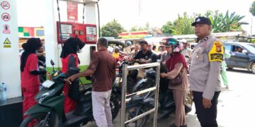 SPBU Lubuk Terap Alami Antrean, Polisi Lakukan Pengamanan