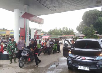 Polsek Bunut Monitoring Stok BBM di SPBU Lubuk Terap, Antrean Dipicu Keterbatasan Pasokan di SPBU Lain