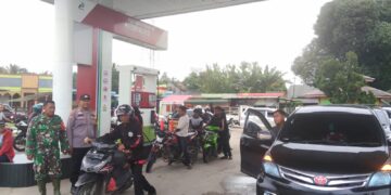 Polsek Bunut Monitoring Stok BBM di SPBU Lubuk Terap, Antrean Dipicu Keterbatasan Pasokan di SPBU Lain