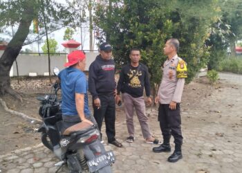 Bhabinkamtibmas Pangkalan Kerinci Barat Gencarkan Sambang Warga, Sampaikan Imbauan Kamtibmas