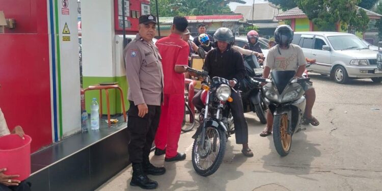 Polsek Bunut Monitoring Stok BBM di SPBU Lubuk Terap, Antisipasi Kelangkaan dan Antrean