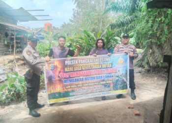 Polsek Pangkalan Lesung Patroli Karhutla, Sosialisasikan Larangan Pembakaran Hutan ke Warga