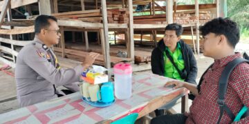 Sambangi Warga, Polsek Pangkalan Kerinci Sampaikan Pesan Kamtibmas dan Ketahanan Pangan