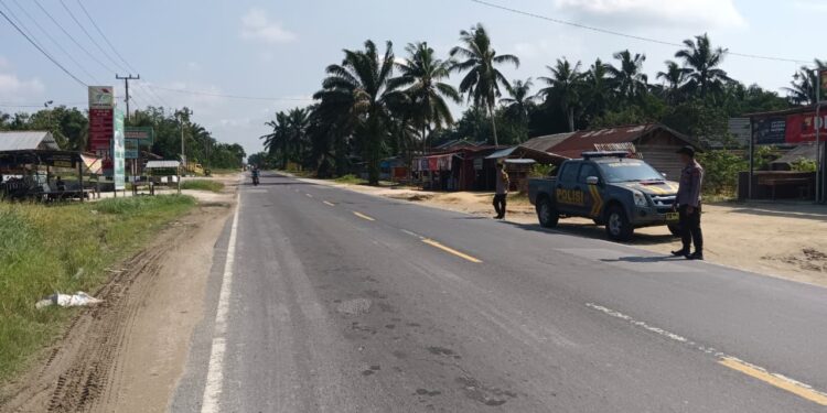 Polsek Pangkalan Lesung Laksanakan Pengaturan Lalu Lintas di Jalur Rawan Kecelakaan