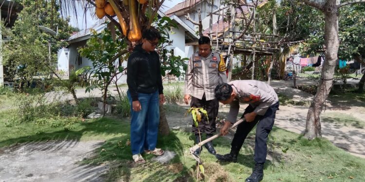 Polsek Bunut Lakukan Penanaman dan Perawatan Bibit Pohon Dukung Program Green Policing