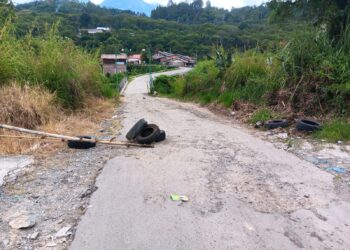 Kesal, Jalan Tak Kunjung Diperbaiki Masyarakat Dusun Musara Pakat Tutup Jalan