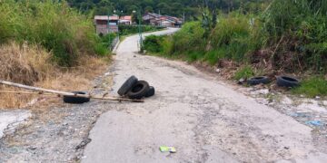 Kesal, Jalan Tak Kunjung Diperbaiki Masyarakat Dusun Musara Pakat Tutup Jalan