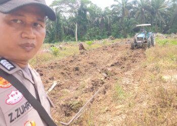 Polisi Cinta Petani, Polsek Ukui Kawal Pembukaan Lahan Jagung Pipil Di Desa Kampung Baru