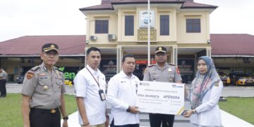 Kapolres Kampar Menyaksikan Penyerahan Santunan, PT. Asabri Dan Bank Mandiri Taspen Beri Perhatian Kepada Keluarga Alm. Ipda Apendra