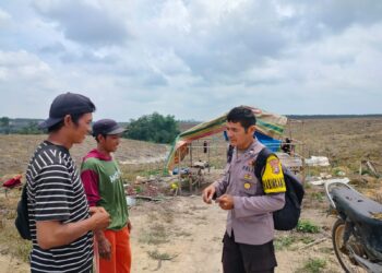 Polsek Kerumutan Tinjau Lahan Pertanian di Desa Tanjung Air Hitam, Dukung Ketahanan Pangan