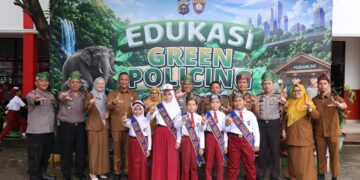 Polda Riau Tanamkan Green Policing ke Pelajar SDN 42 Pekanbaru, Edukasi Lingkungan Sejak Dini