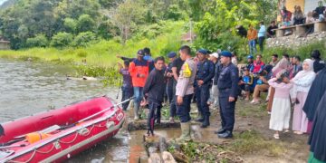 Personil Brimob Batalyon D Pelopor Bersama Tim Gabungan Cari Korban Tenggelam