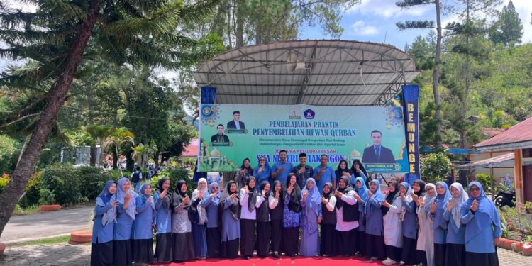 SMA Negeri 4 Takengon Gelar Pembelajaran Praktik Penyembelihan Hewan Qurban