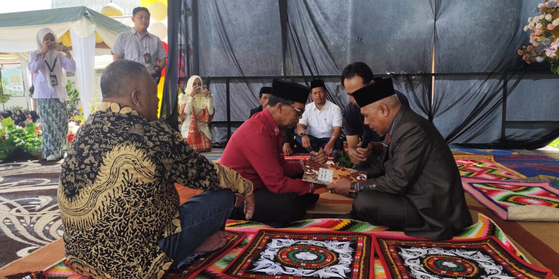 SMPN 1 Takengon Gelar “Munulaken Murid Ari Tengku Guru Ku Urang Tue” Angkatan 75