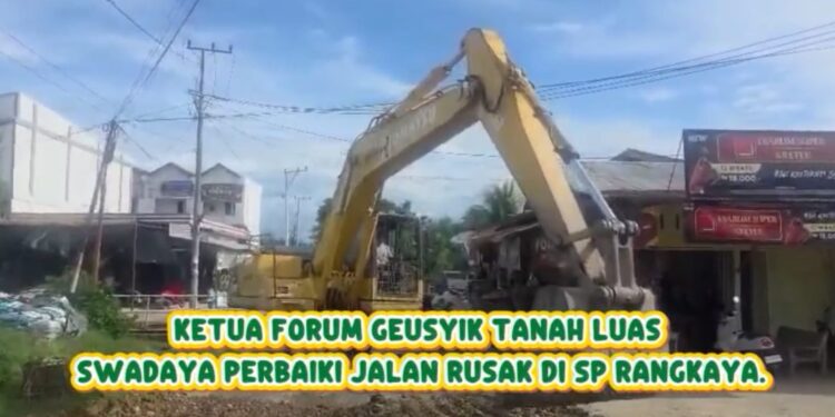 Ketua APDESI Tanah Luas Swadaya Perbaiki Jalan Rusak Di SP Rangkaya