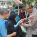 JUMAT BAROKAH BERBAGI REJEKI – POLSEK KAMPAR SERAHKAN SEMBAKO KE DESA PULAU TINGGI”