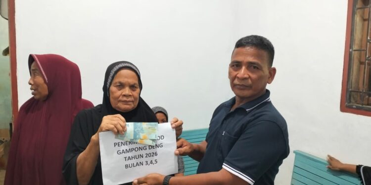 Pemerintah Gampong Deng Salurkan BLT Dan Santuni Anak Yatim Jelang Idul Adha