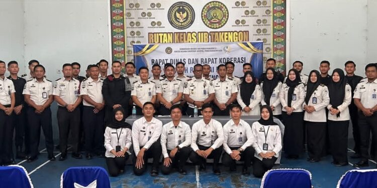 Pimpin Rapat, Karutan Takengon Tekankan Integritas Dan Kesejahteraan Pegawai