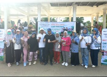 Peringati Hari Buruh di Car Free Day, PTPN IV Regional VI Bersama Disnaker Kota Langsa Bagi Aneka Bubur Gratis