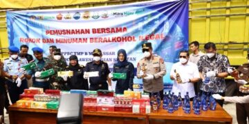 Kapolda Sulsel Hadiri Pemusnahan Rokok dan Minuman Beralkohol Ilegal oleh Kanwil DJBC Sulbagsel