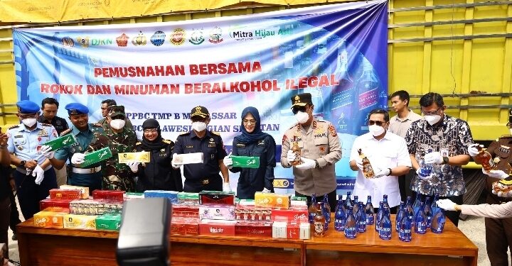 Kapolda Sulsel Hadiri Pemusnahan Rokok dan Minuman Beralkohol Ilegal oleh Kanwil DJBC Sulbagsel