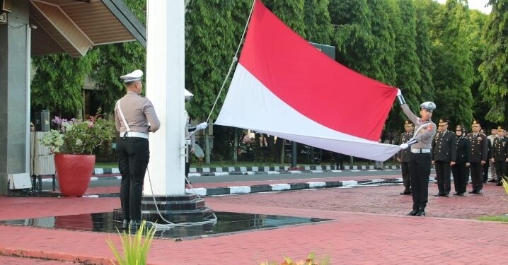 Peringati Harkitnas ke-118, Polda Sulsel Gelar Upacara Pengibaran Bendera Merah Putih